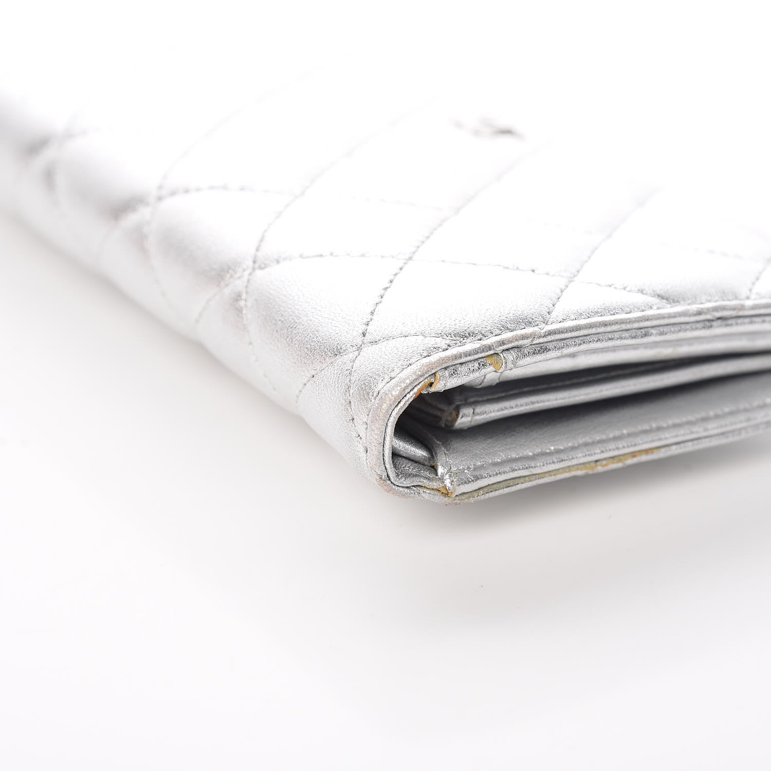 Chanel Metallic Lambskin Quilted Yen Wallet Silver 16 of 19