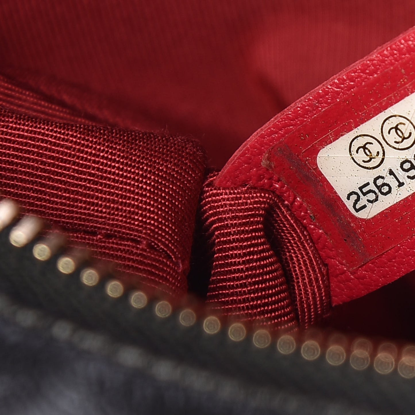 Aged Calfskin Quilted Medium Gabrielle Hobo Black