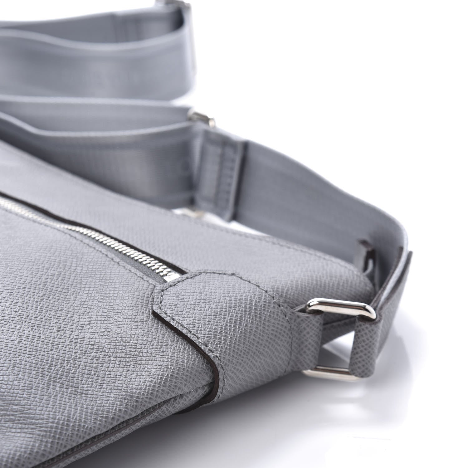 Louis Vuitton Taiga Sasha Messenger Glacier 9 of 11