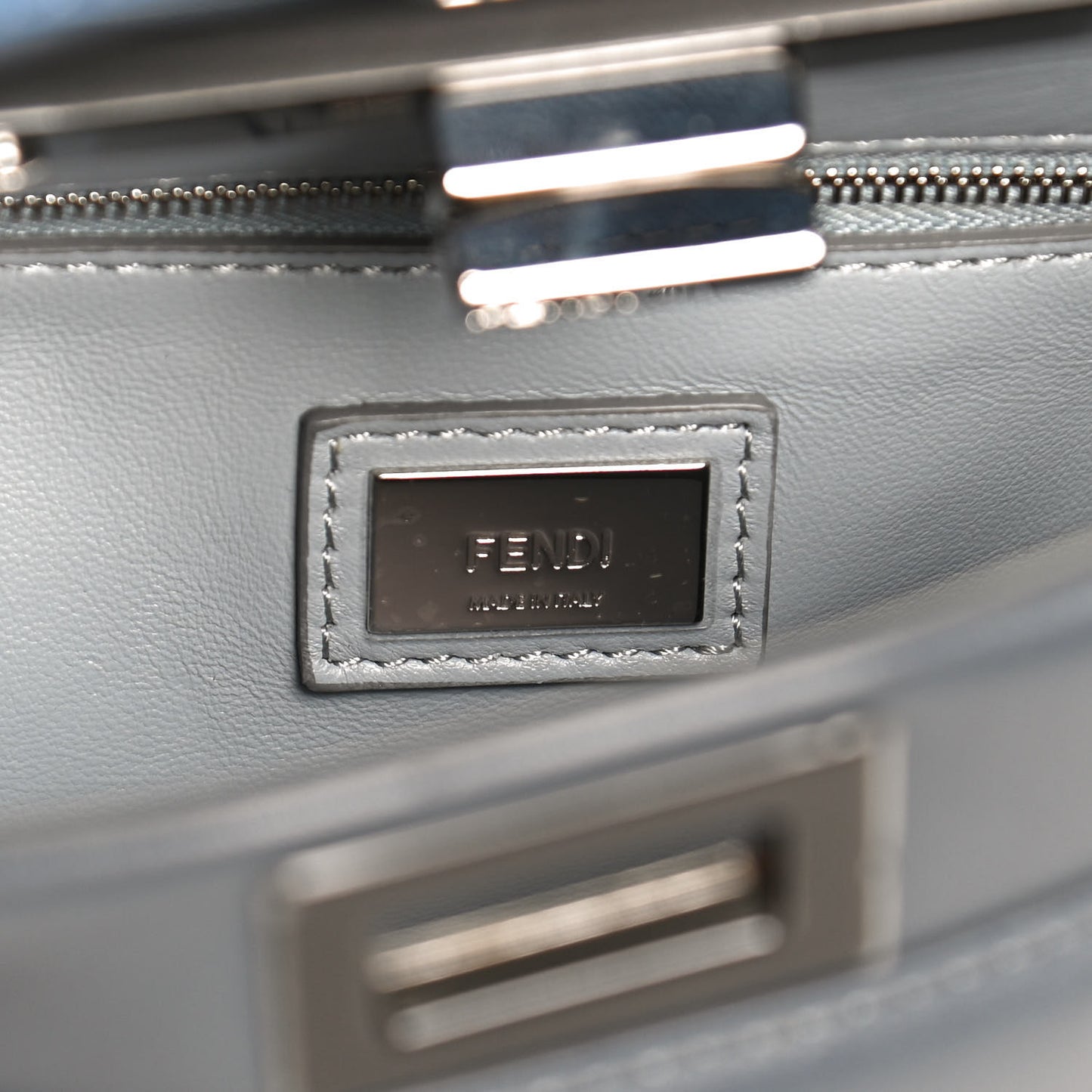 Nappa Colorblock Mini Peekaboo Iconic Satchel Tempesta Nebula Polvere