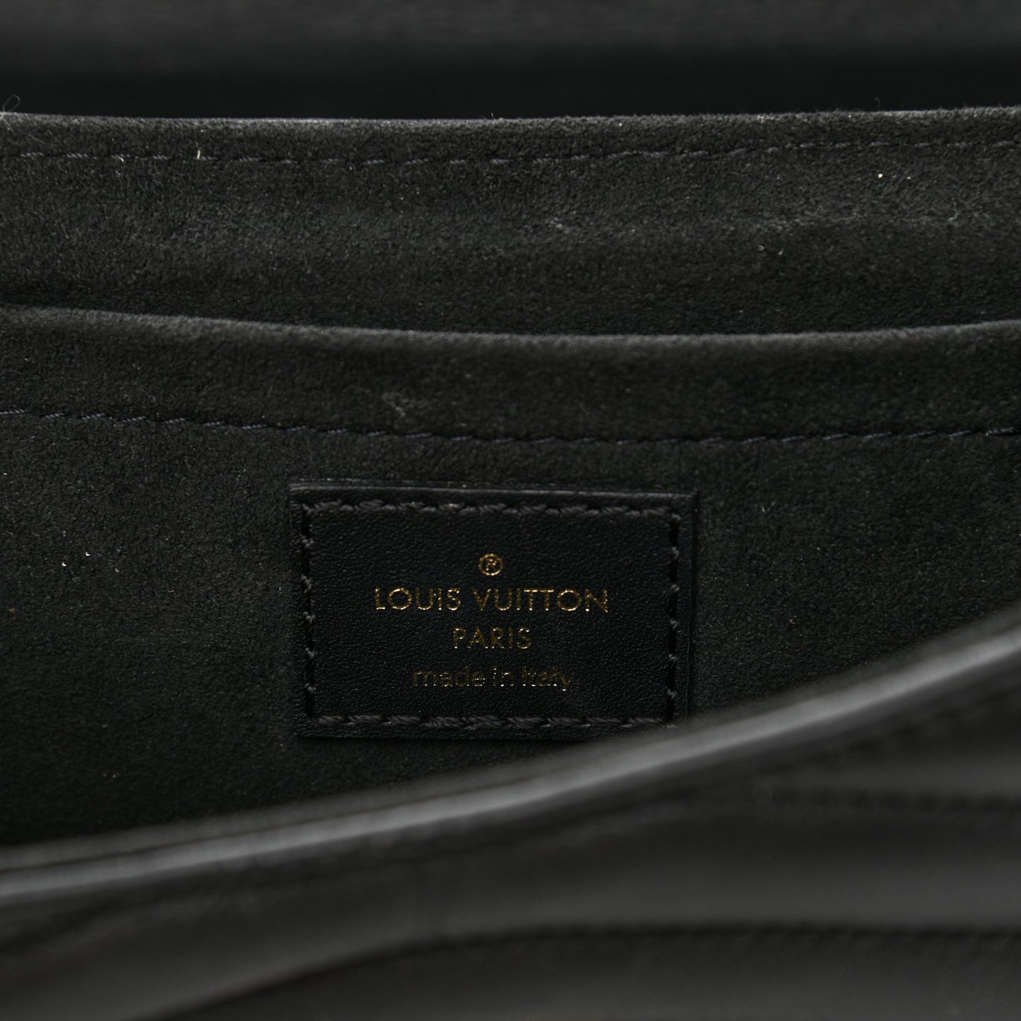 Calfskin New Wave Chain PM Black