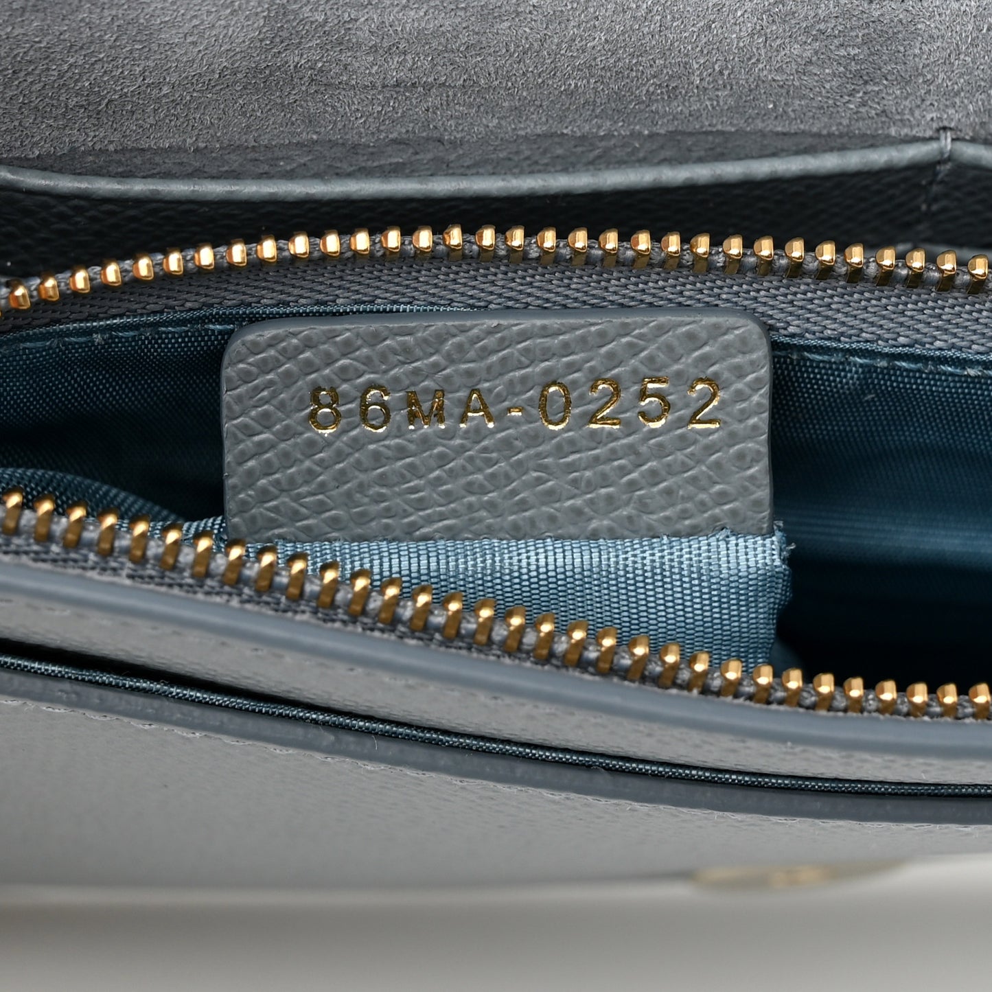 Calfskin 30 Montaigne 2 in 1 Pouch Cloud Blue