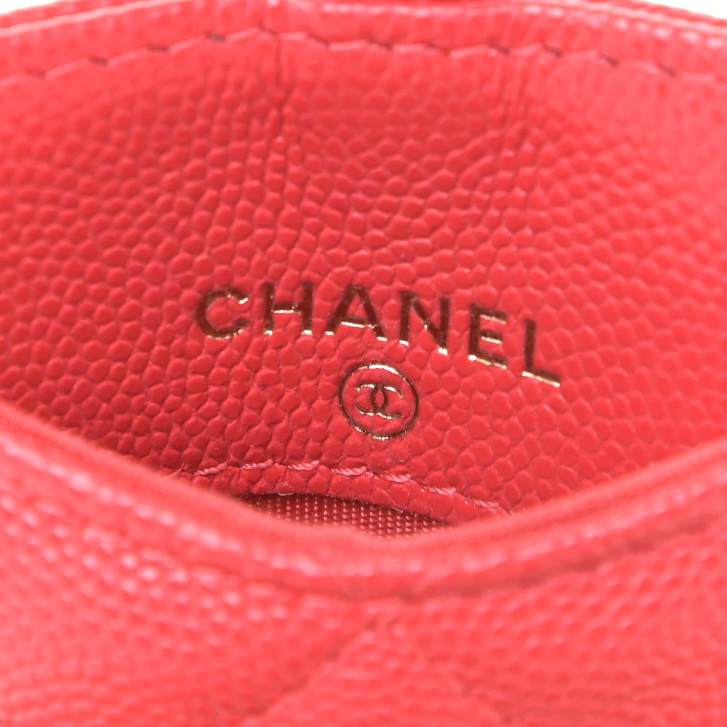 Caviar Quilted Card Holder On Chain Red