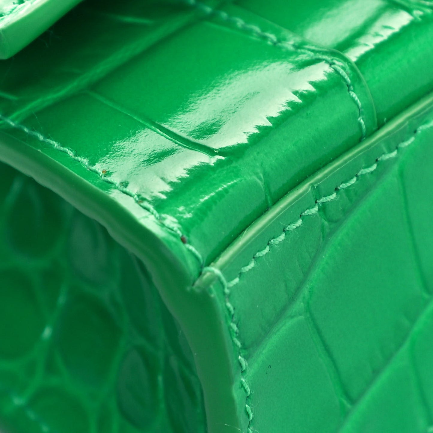 Shiny Calfskin Tonal B Crocodile Embossed Hourglass Top Handle Bag Mini with Chain Vivid Green