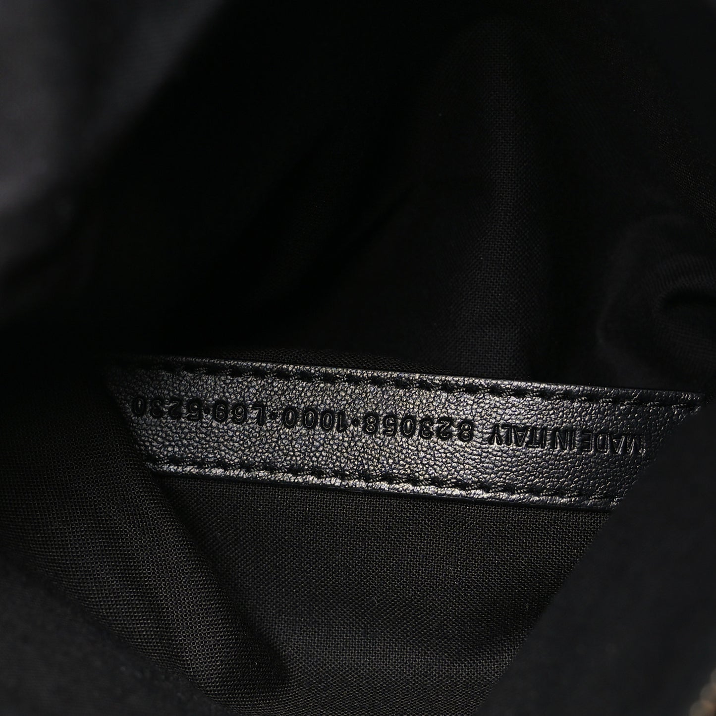 Arena Lambskin Classic Hardware Medium Le City Black