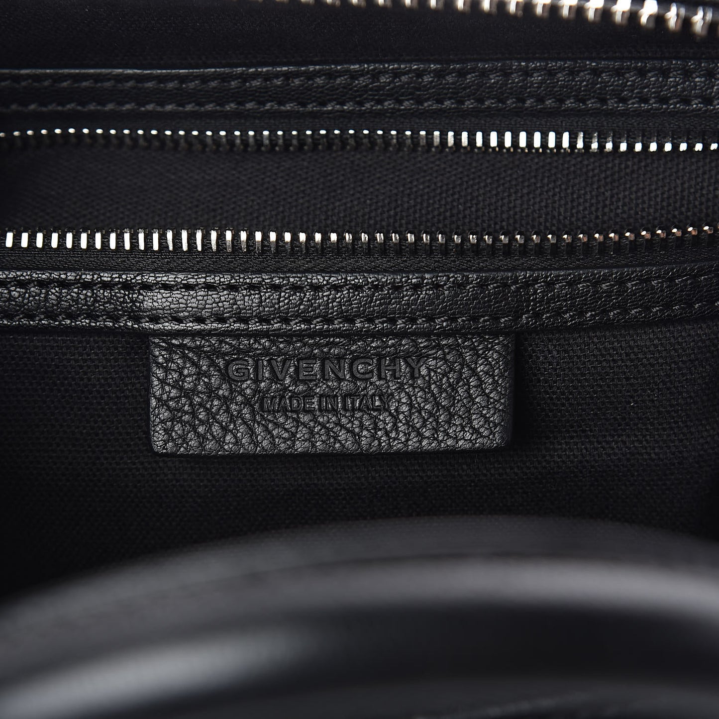 Sugar Goatskin Medium Antigona Black