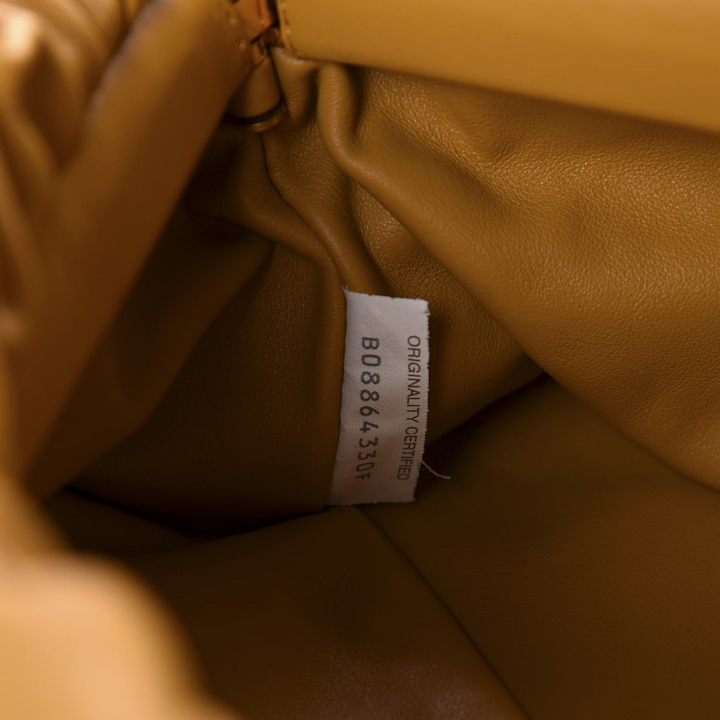 Calfskin The Pouch Chain Ocra