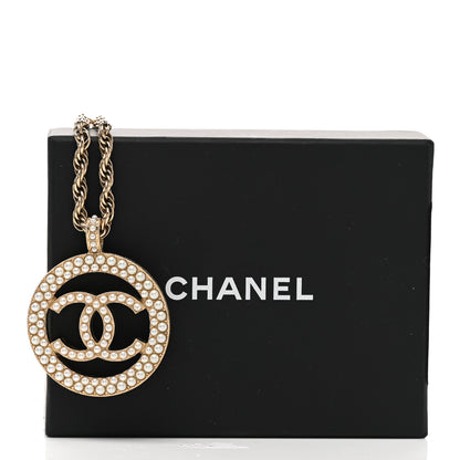 Chanel Pearl CC Round Pendant Necklace Gold 7 of 7