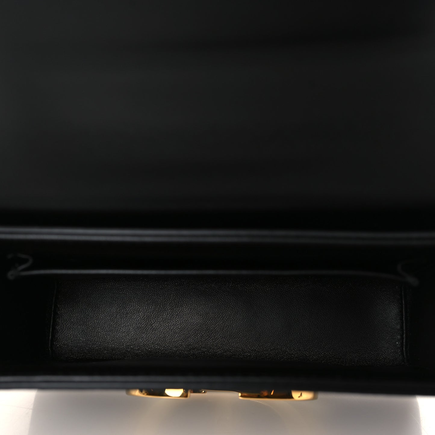 Box Calfskin 30 Montaigne Box Bag Black