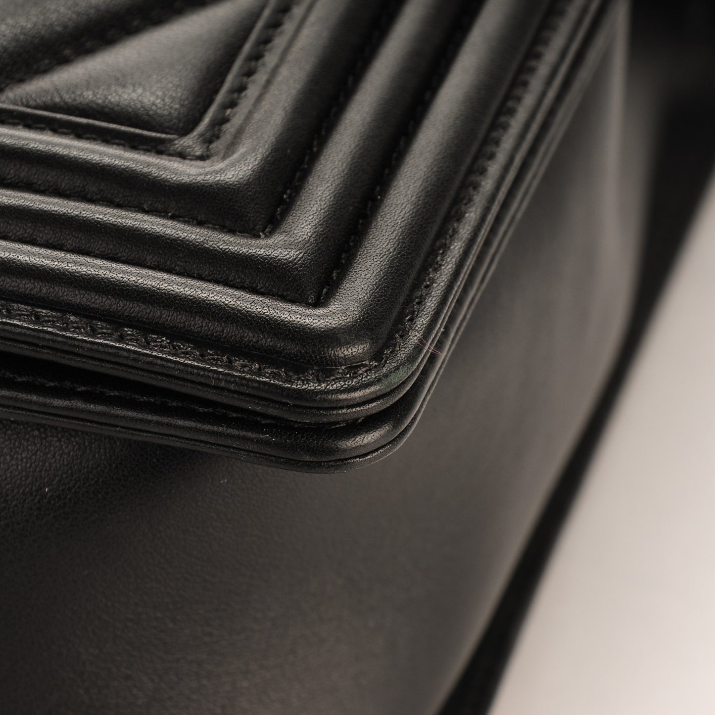 Calfskin Chevron Quilted Large Boy Flap Black