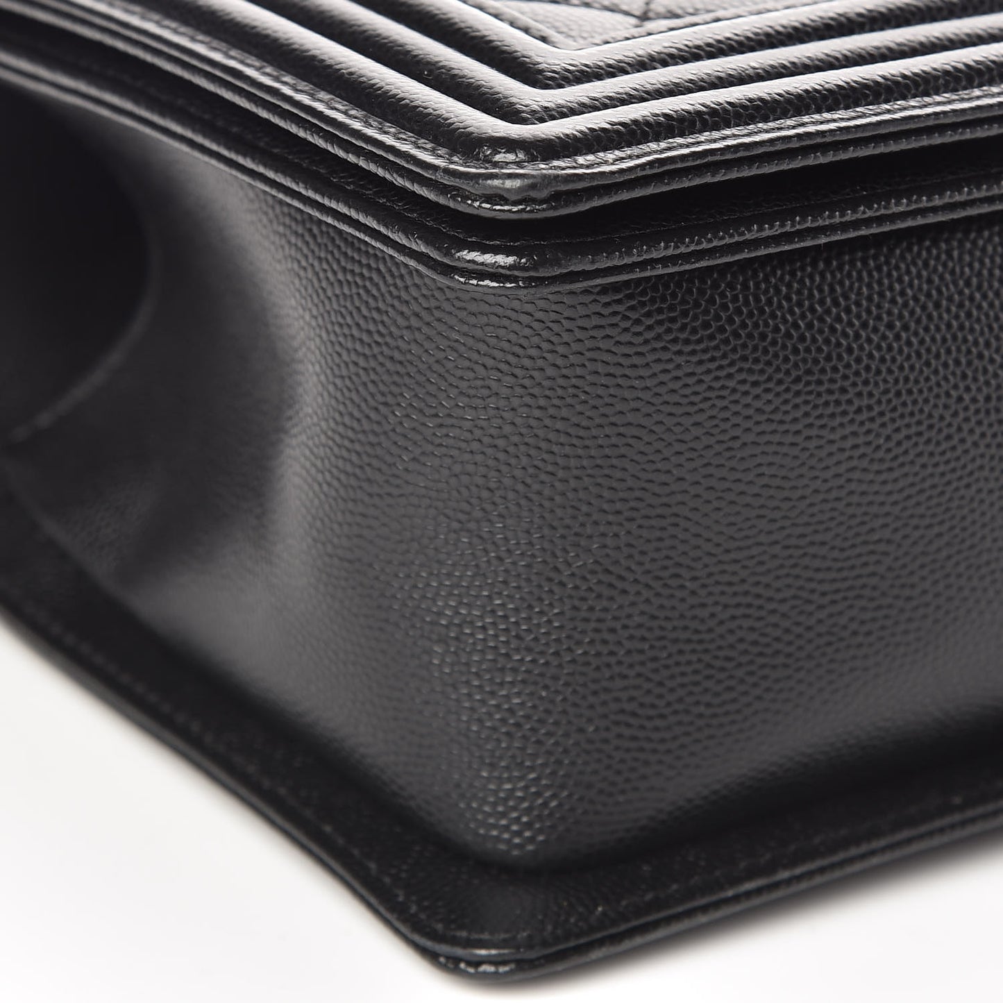 Caviar Quilted Medium Boy Flap Black