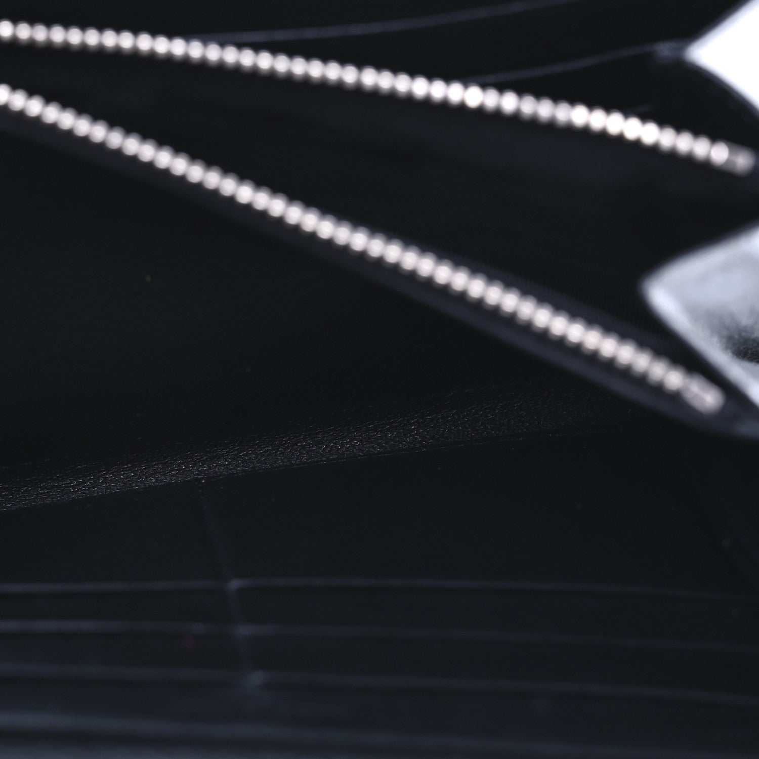 Saint Laurent Metallic Grain De Poudre Matelasse Chevron Monogram Flap Wallet Silver 7 of 16