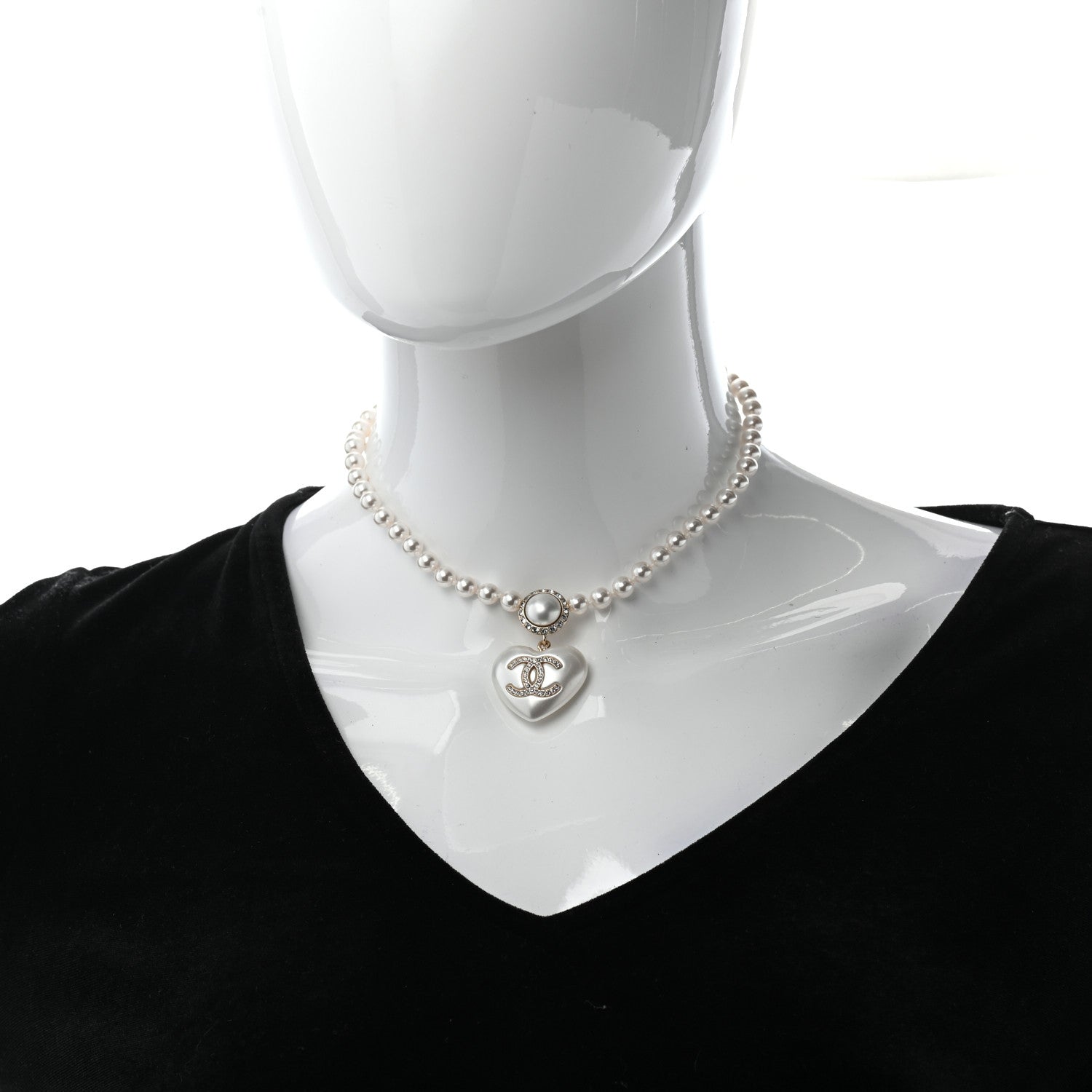 Chanel Pearl Crystal CC Heart Short Necklace Pearly White Gold 2 of 4