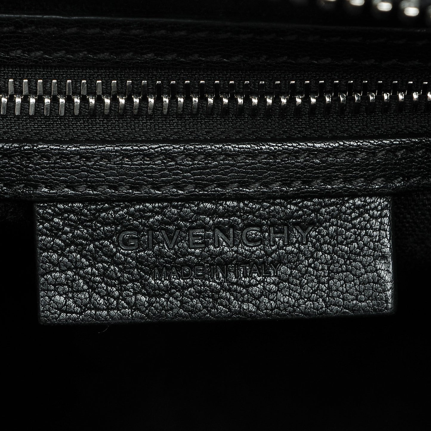 Sugar Goatskin Medium Antigona Black