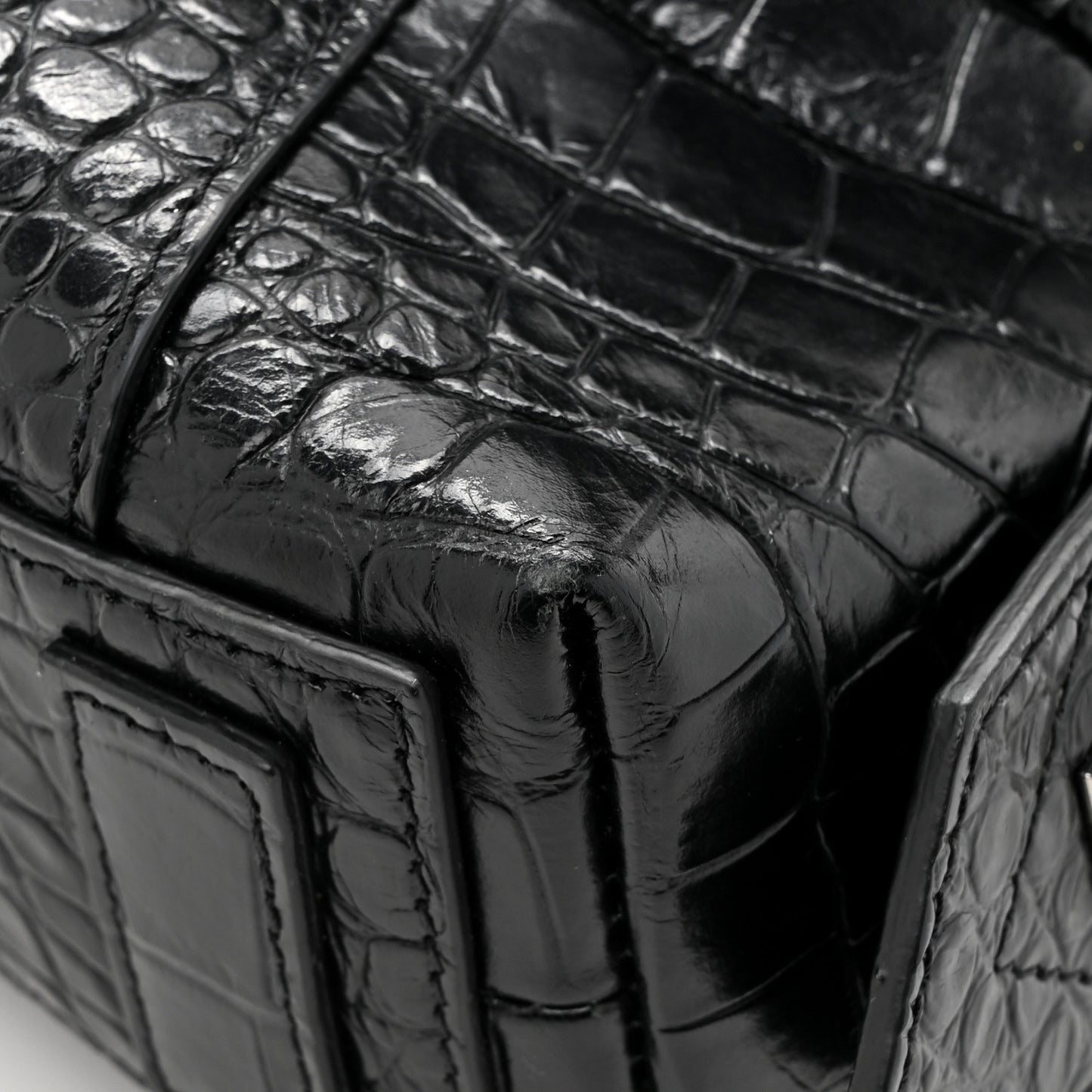 Calfskin Crocodile Embossed Medium Soft Antigona Black