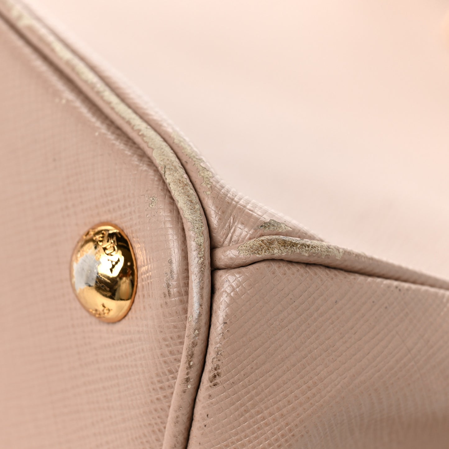 Saffiano Medium Galleria Double Zip Tote Cammeo