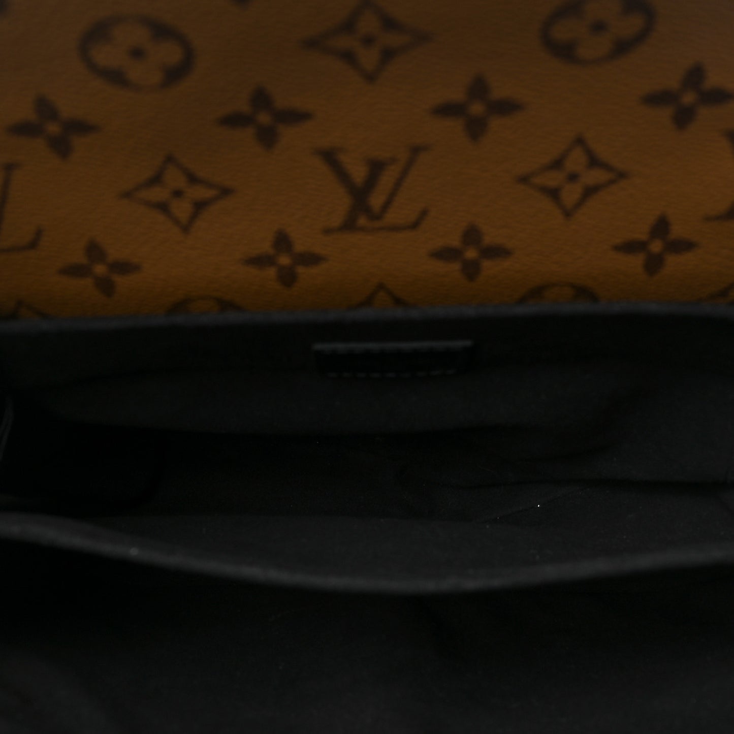Reverse Monogram Pochette Metis
