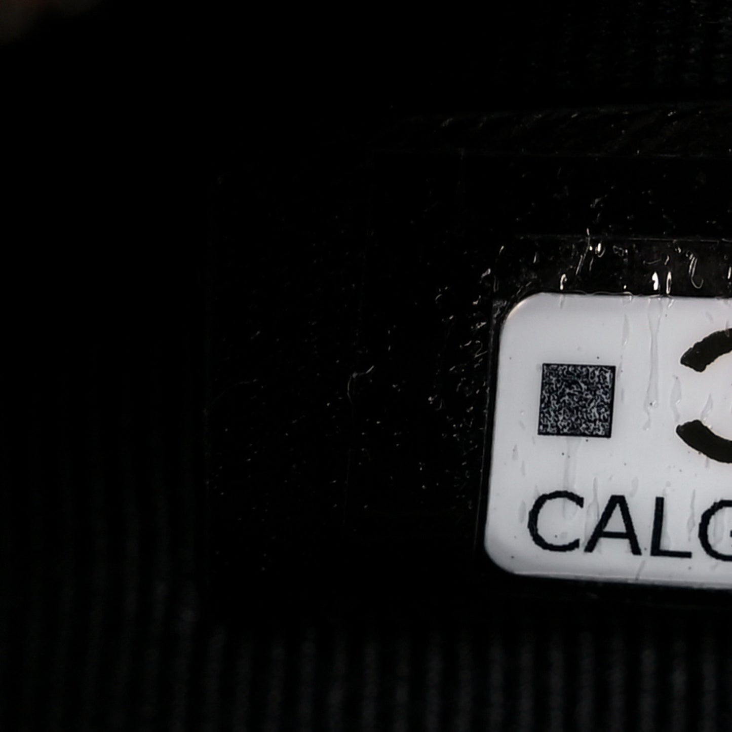 Quilted Chain Around Pouch Black