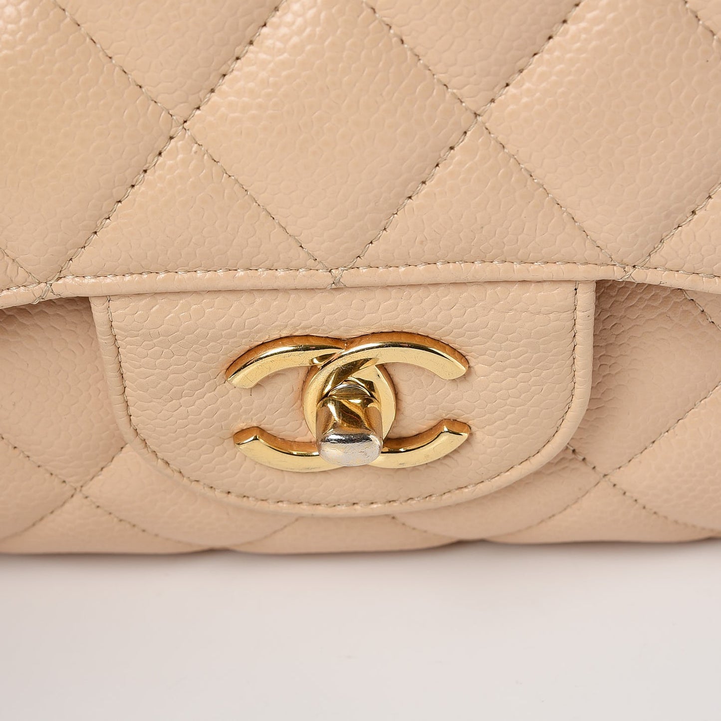 Caviar Quilted Jumbo Double Flap Beige Clair