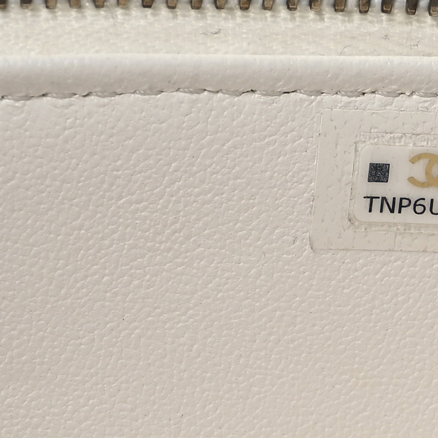Caviar Quilted Sweetheart Vanity Case White