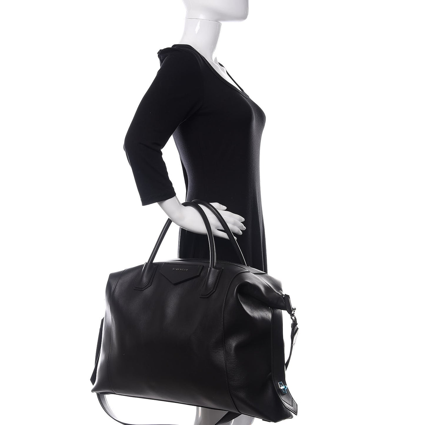 Smooth Calfskin Large Soft Antigona Black