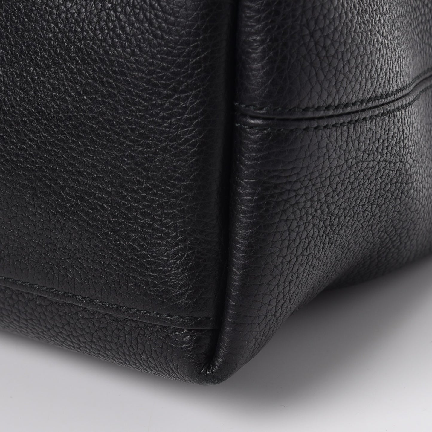 Pebbled Calfskin Medium Soho Chain Shoulder Bag Black