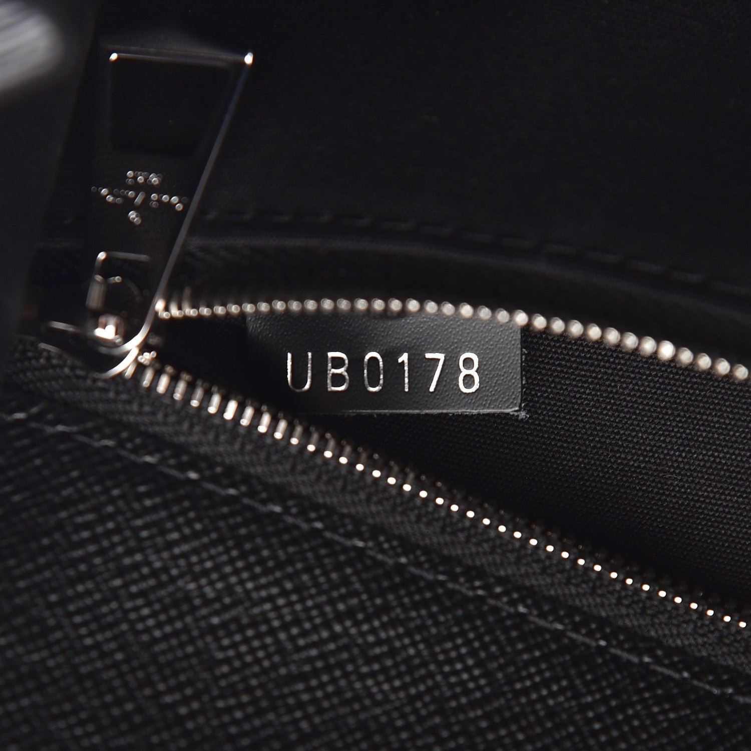 Louis Vuitton Epi Clery Black 7 of 7