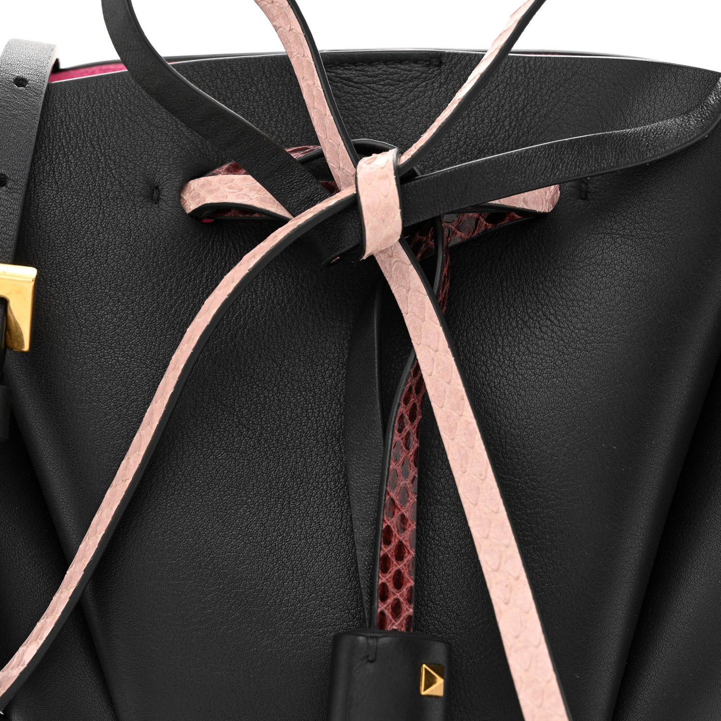 Vitello Ayers VLogo Bucket Bag Black