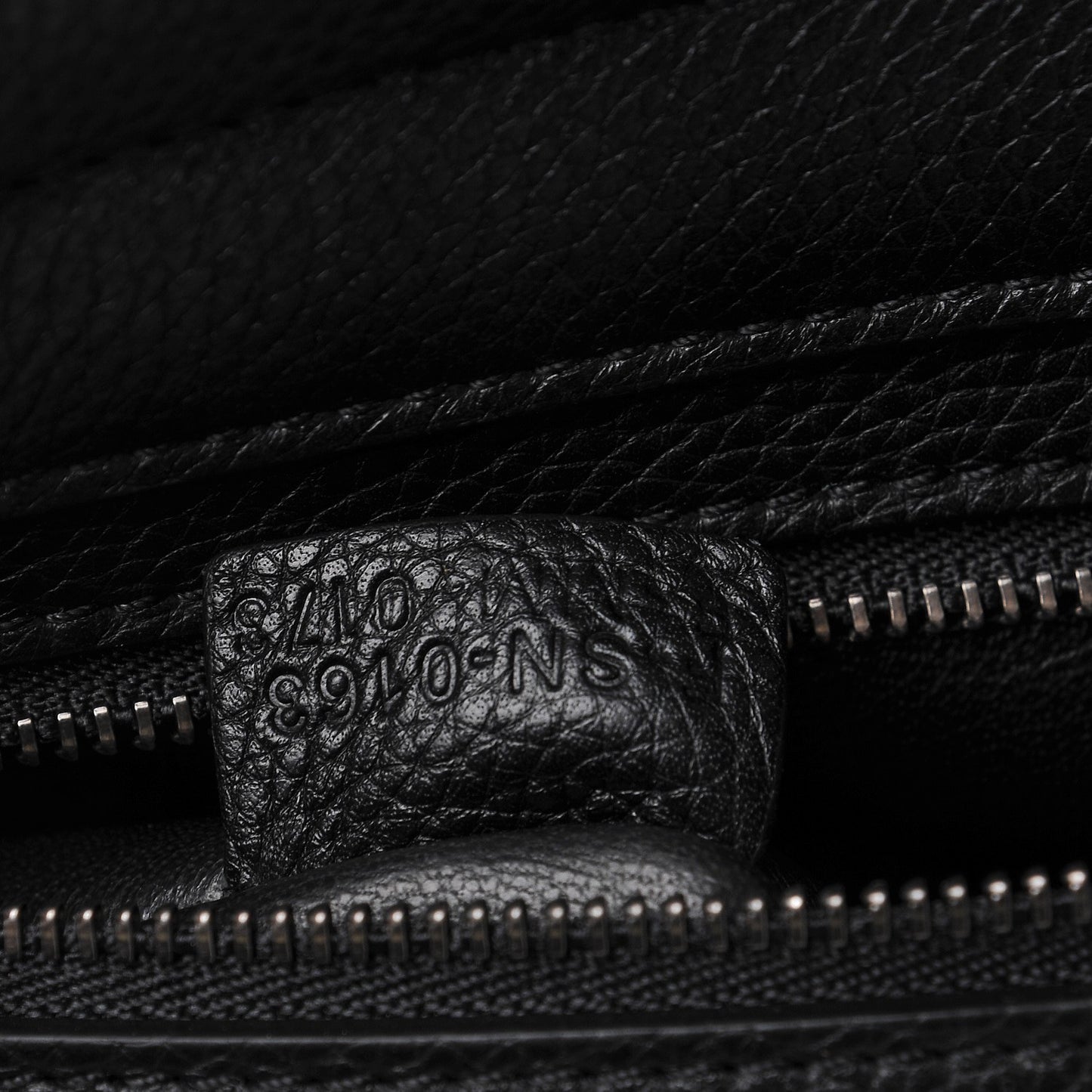 Drummed Calfskin Suede Large Trapeze Black
