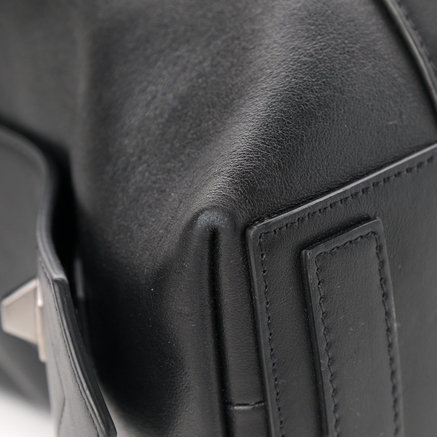 Smooth Calfskin Medium Soft Antigona Black
