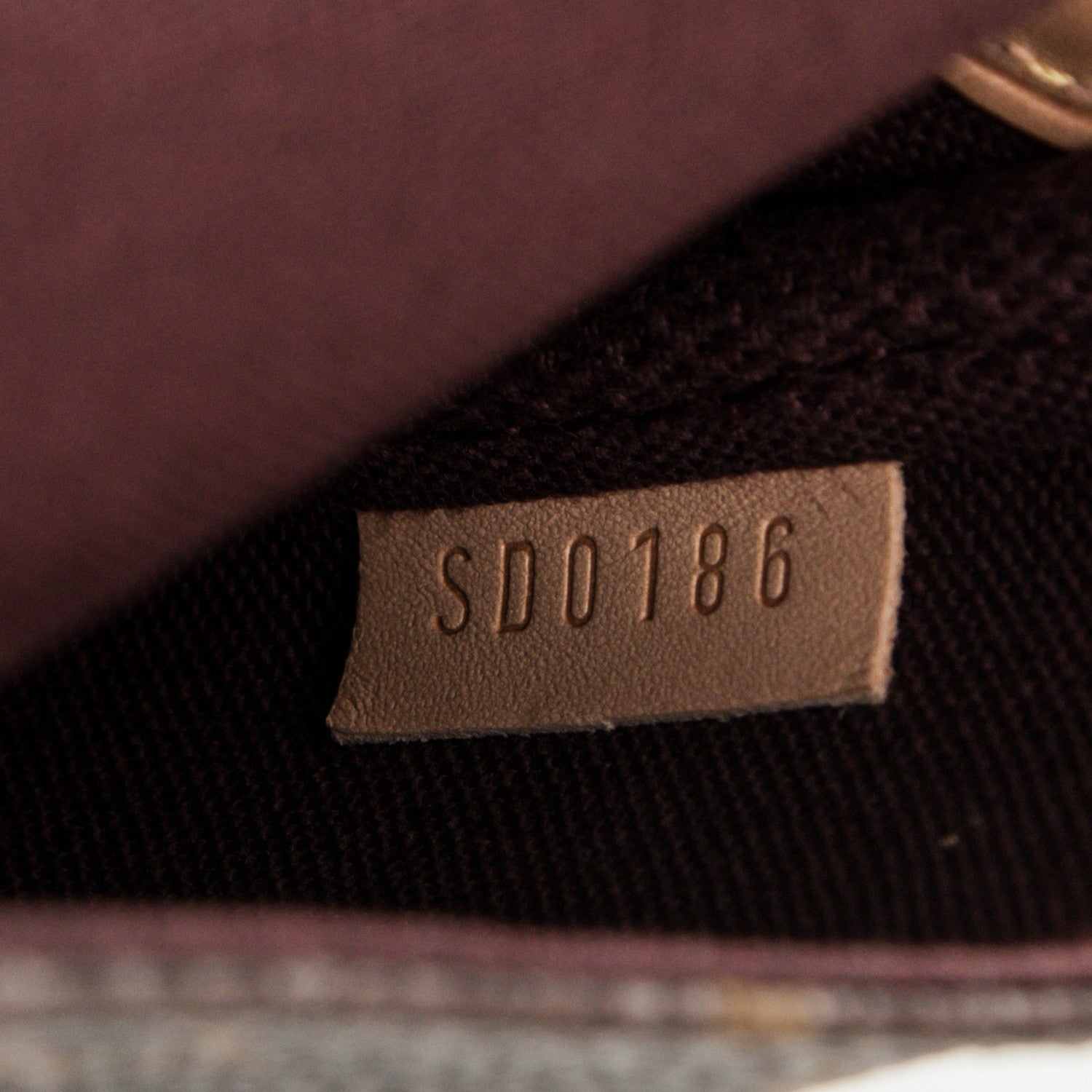 Louis Vuitton Monogram Favorite MM 8 of 8