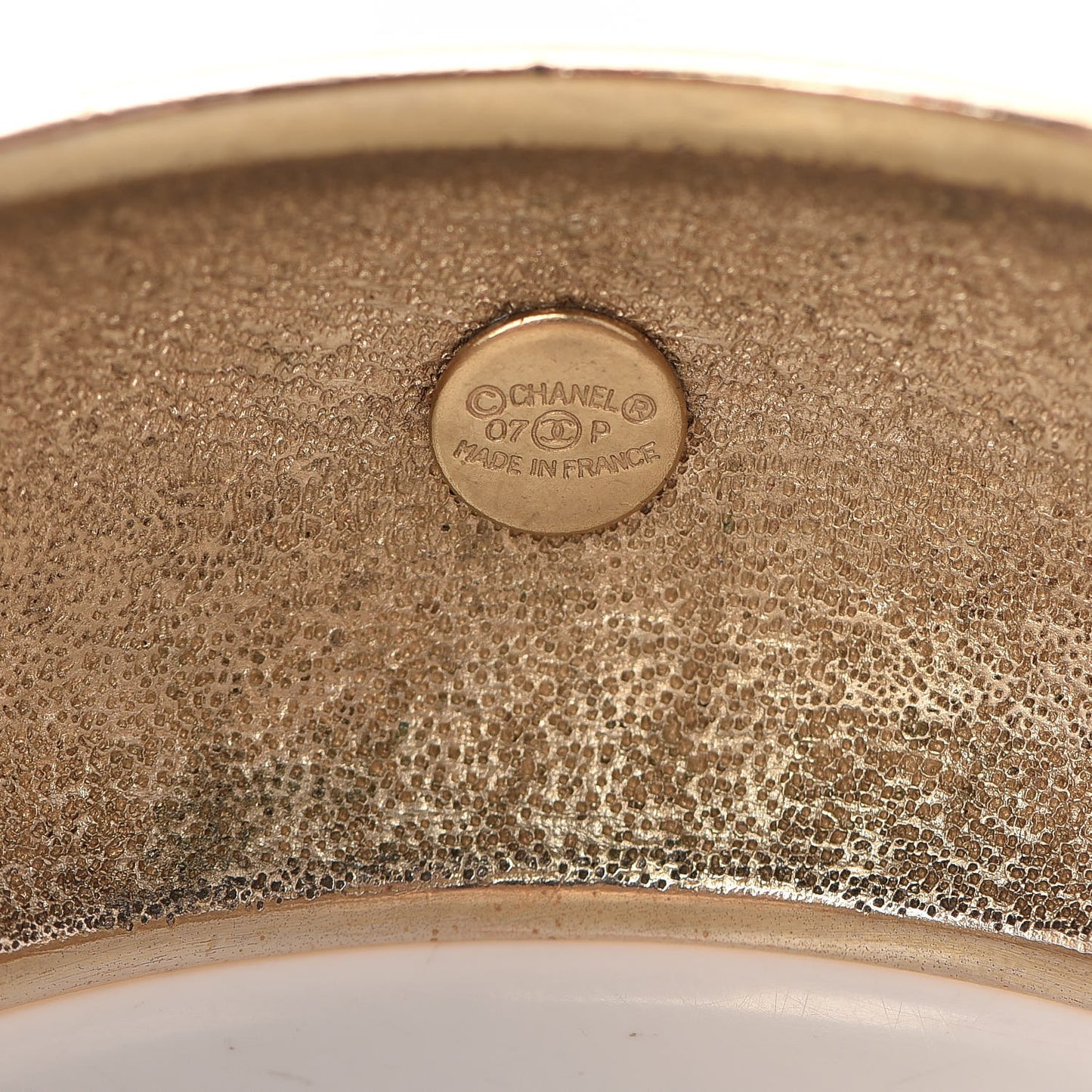 Wide L'Elegence French Quote Bangle Gold