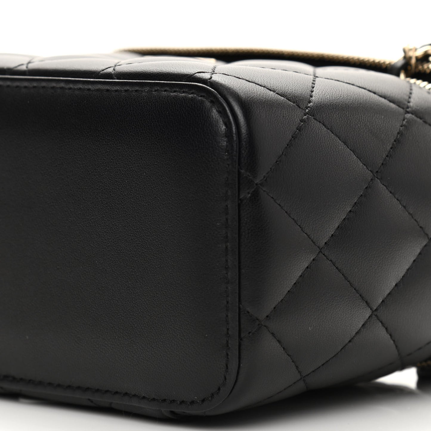Lambskin Quilted Small Top Handle Vanity Case With Chain Black