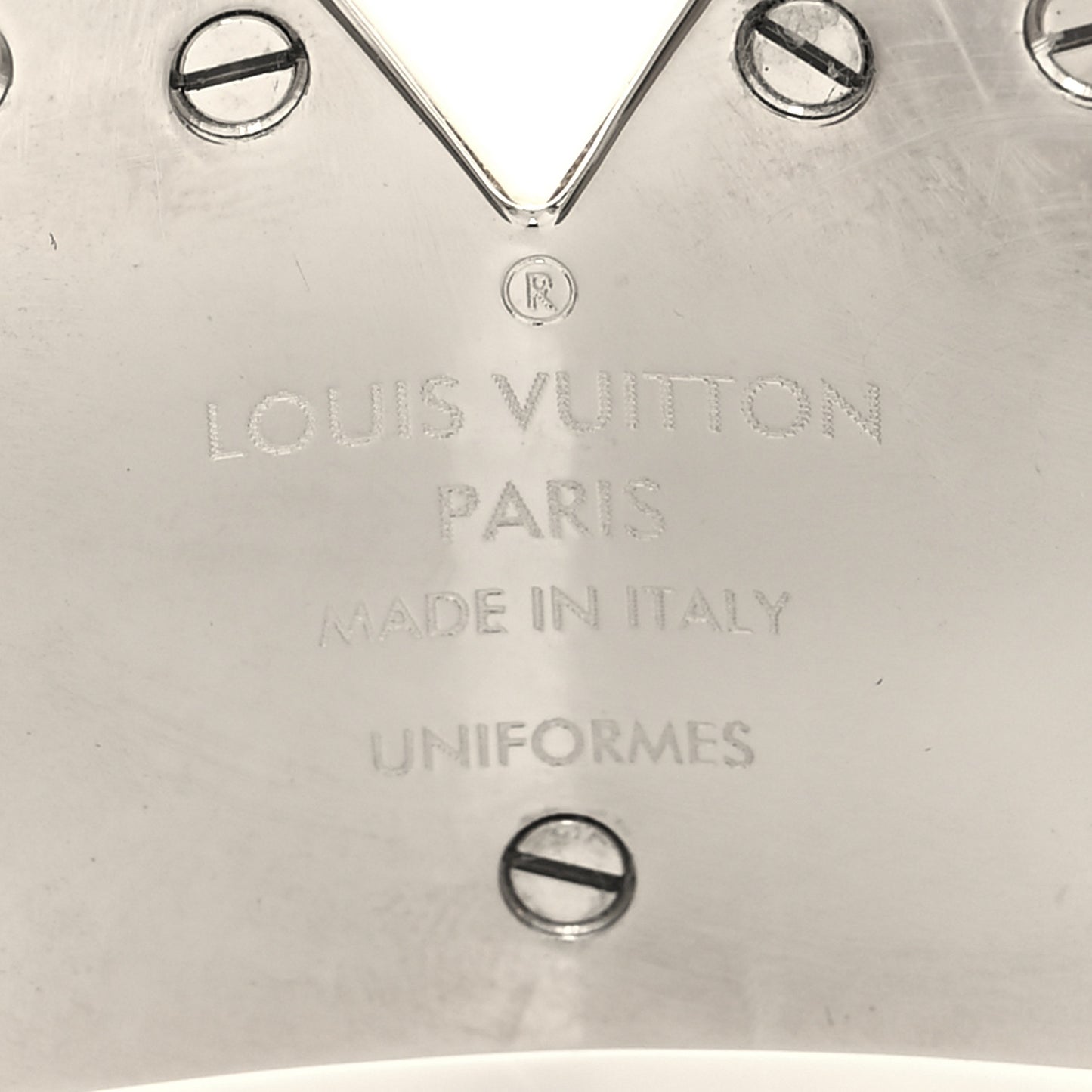 Metal Essential V Cuff Silver