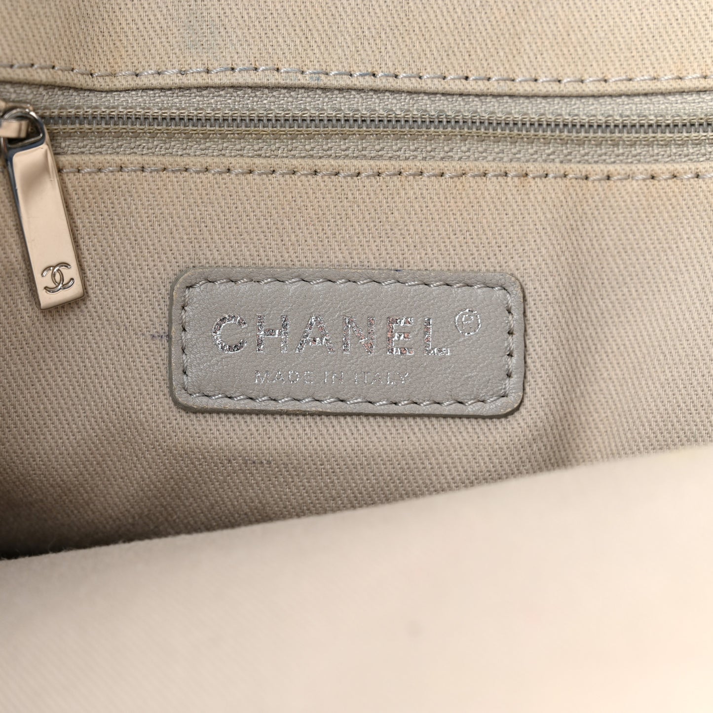 Glazed Calfskin Large Deauville Tote Blue