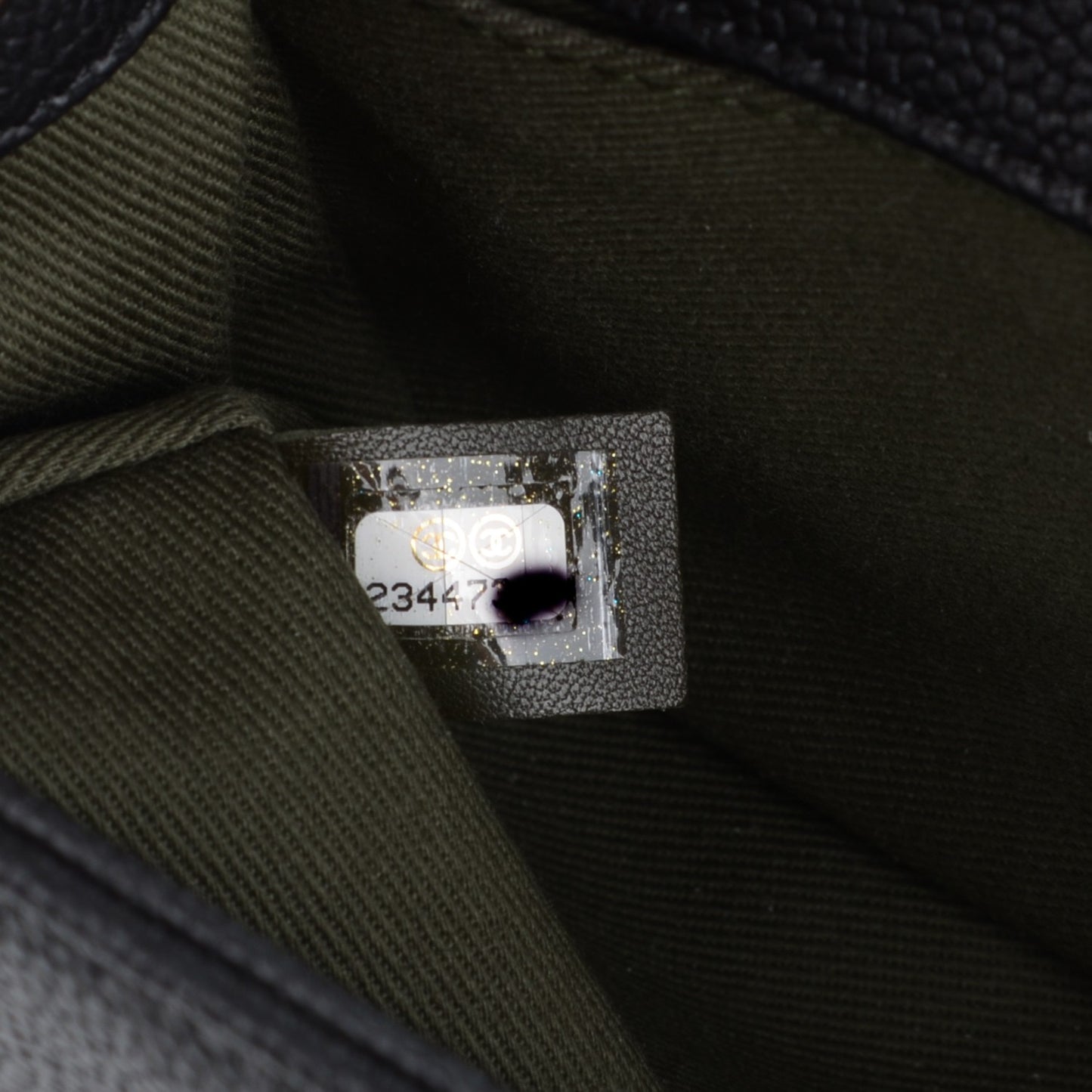 Caviar Quilted Medium Boy Flap Black