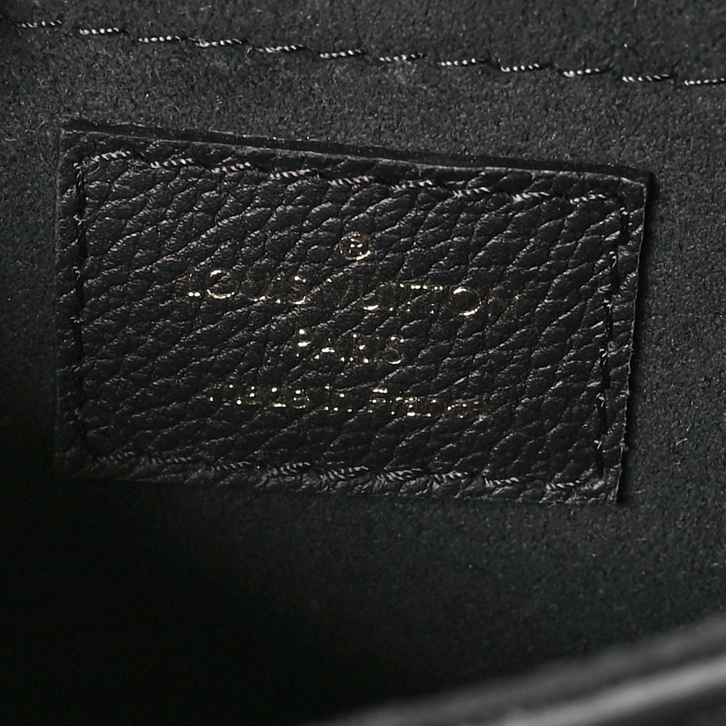 Grained Calfskin Lockme Tender Black