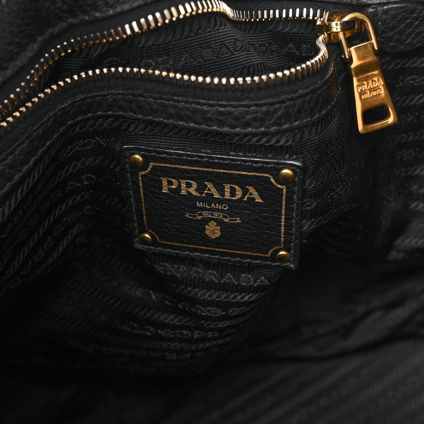 Vitello Daino Shoulder Bag Black