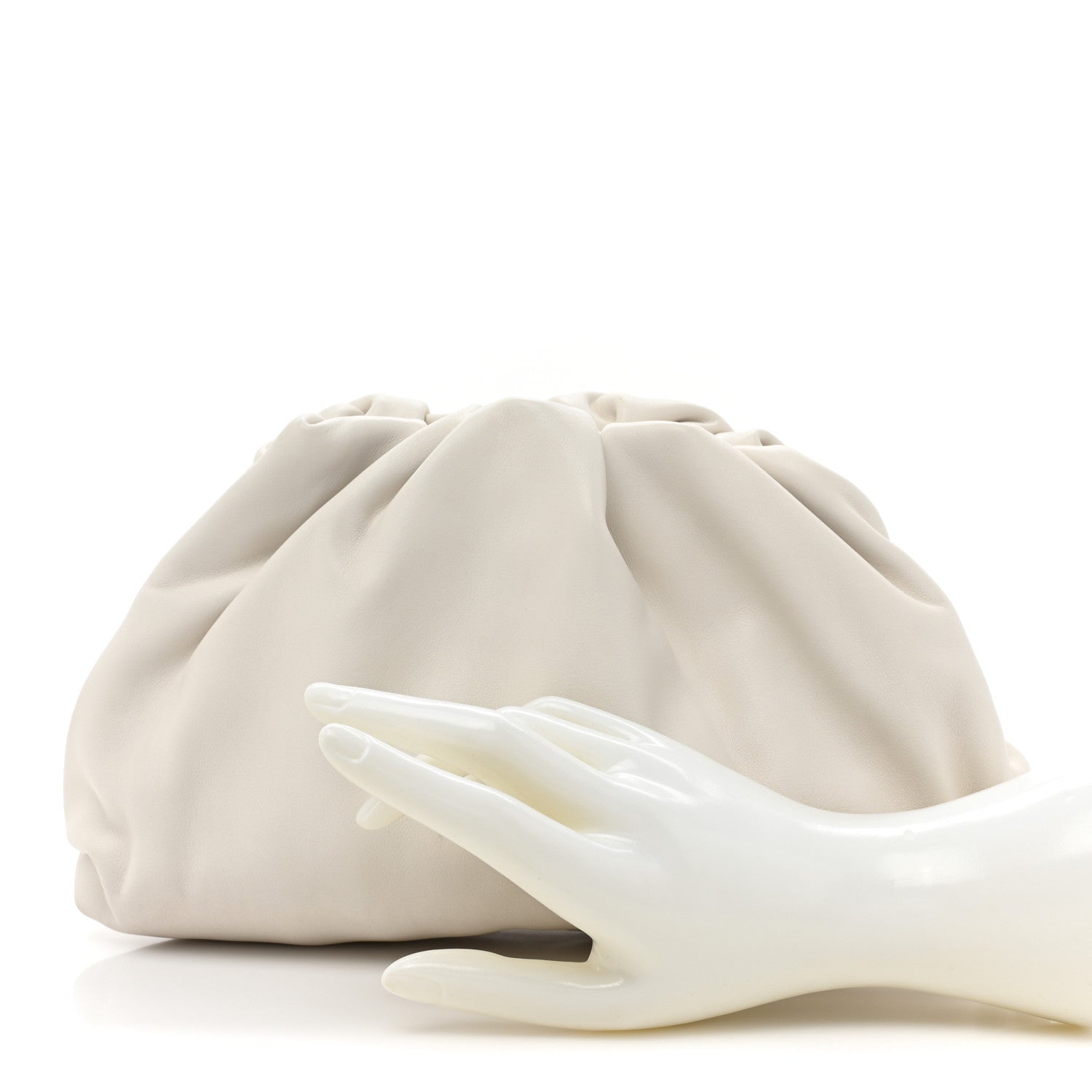 Bottega Veneta Smooth Butter Calf The Pouch Oversized Clutch Plaster 2 of 9