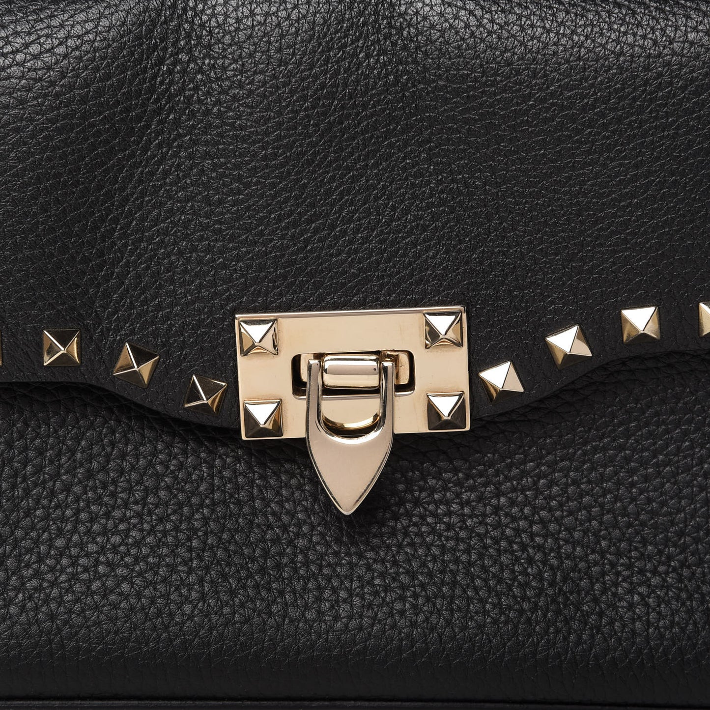 Pebbled Calfskin Medium Rockstud Flip Lock Crossbody Bag Black