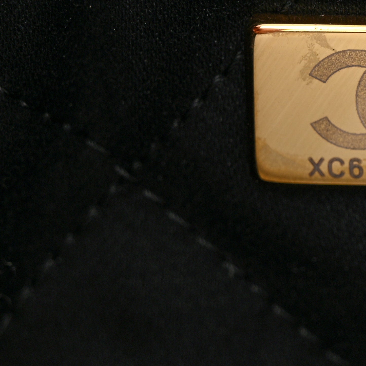 Shiny Caviar Quilted Monochrome Mini Chanel 22 Black