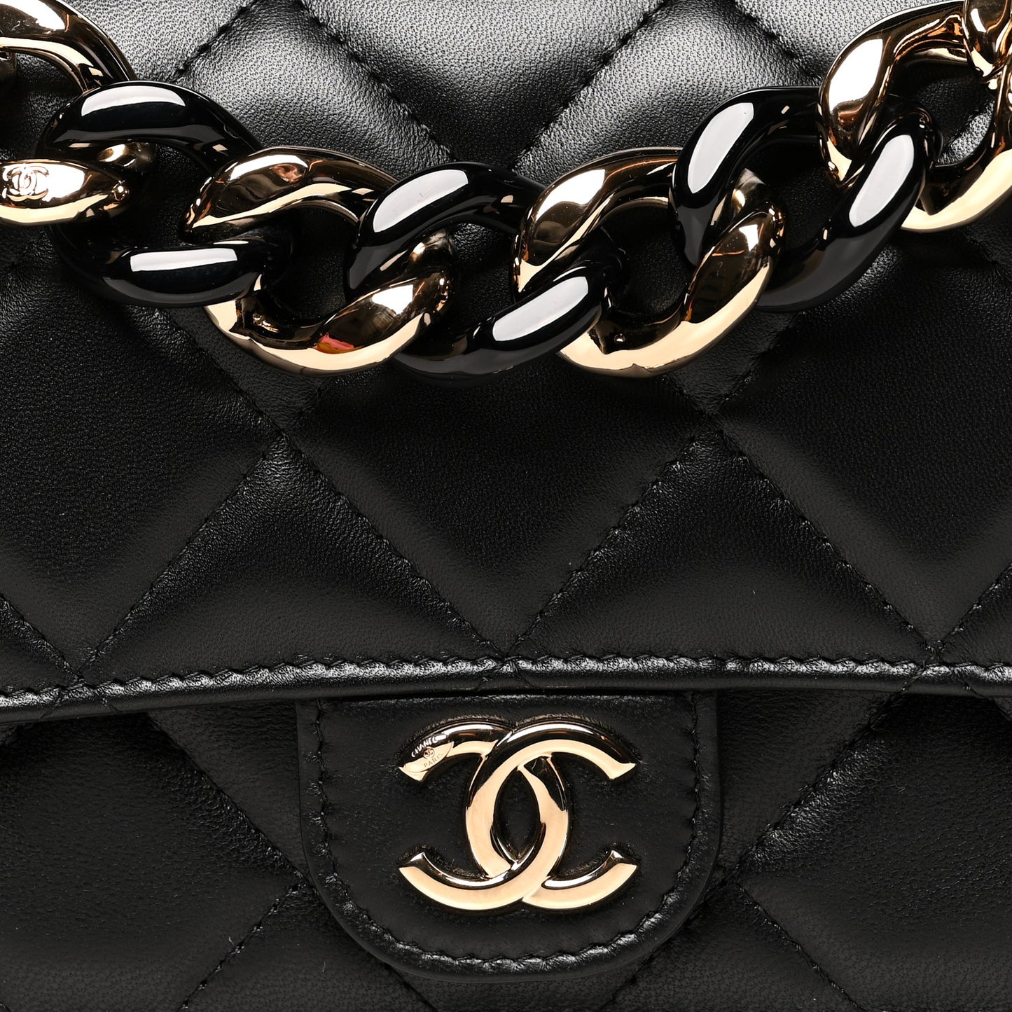 Lambskin Plexi Quilted Wallet On Chain WOC Black