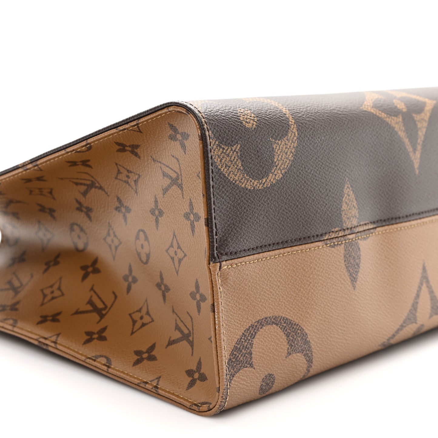 Reverse Monogram Giant Onthego MM