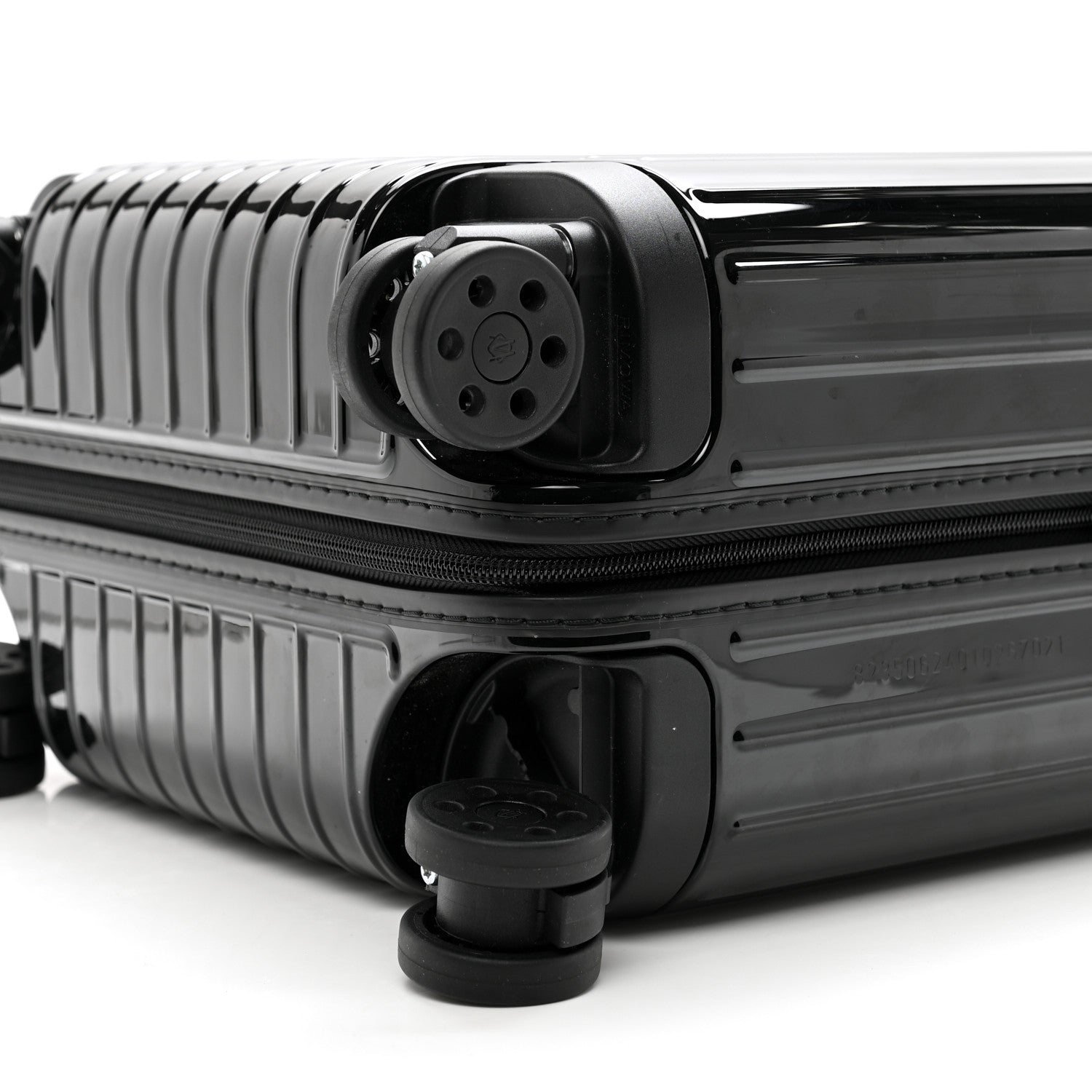 Rimowa Gloss Polycarbonate Essential Lite Cabin U Black Black 9 of 10