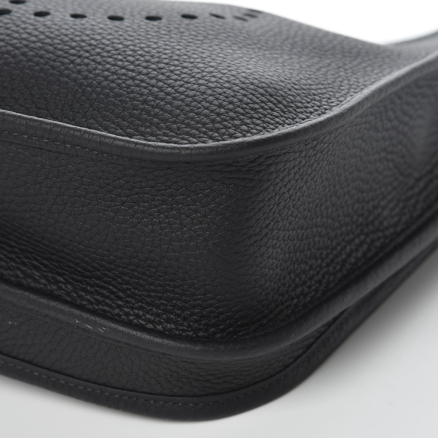Taurillon Clemence Evelyne III PM Black