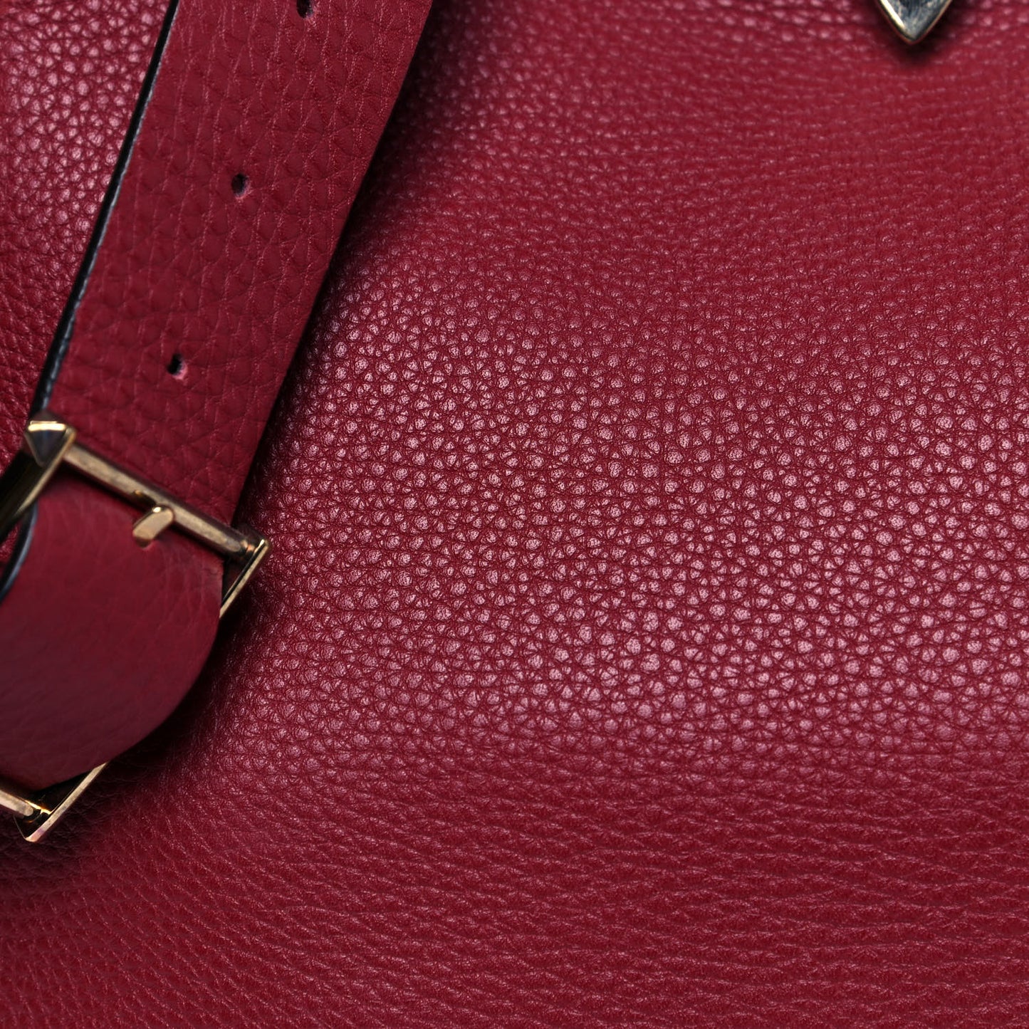 Pebbled Calfskin Small Rockstud Flip-Lock Messenger Bag Rubino