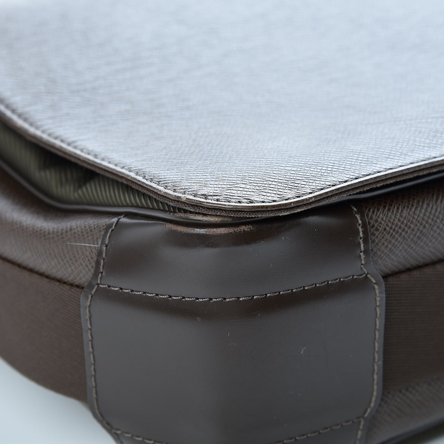 Taiga Viktor Messenger Bag Grizzli