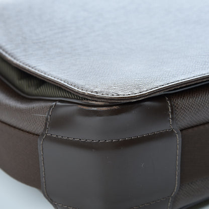 Louis Vuitton Taiga Viktor Messenger Bag Grizzli 13 of 18