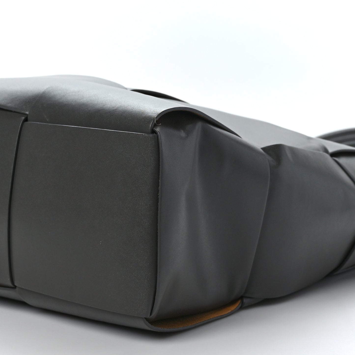 Nappa Maxi Intrecciato Mens Vertical Arco Tote Light Graphite