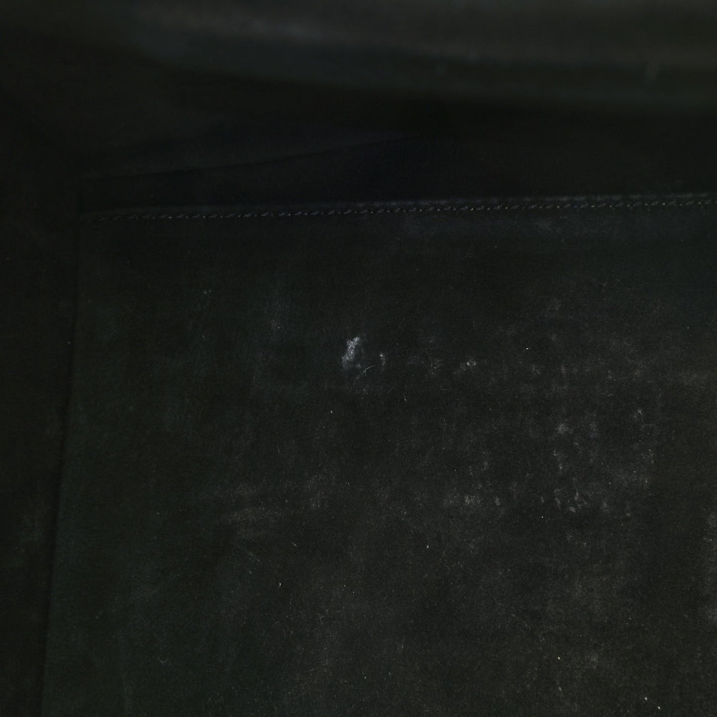 Smooth Calfskin Medium Phantom Luggage Black